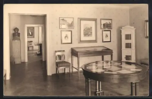 AK Wien, Franz Schuberts Geburtshaus, Innenansicht mit Vitrine und Bildern