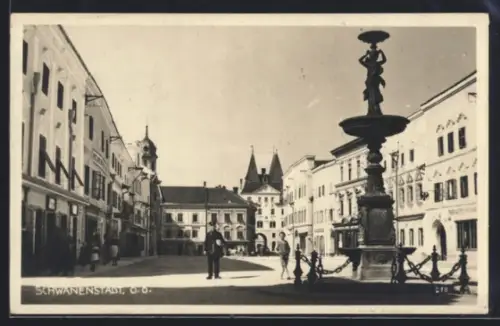 AK Schwanenstadt /O. Ö., Platz mit Brunnen und Kirche