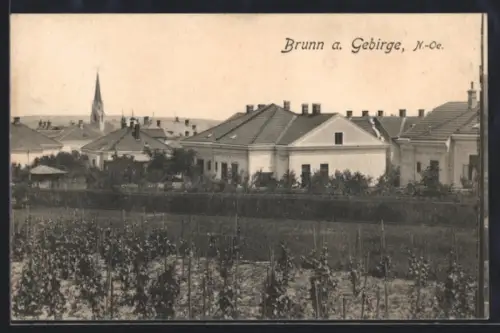 AK Brunn a. Gebirge, Ortspartie mit Kirche