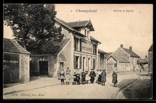 AK Champdeuil, Mairie et Eglise
