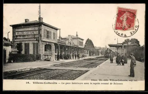 AK Villers-Cotterêts, La gare intérieure avec le rapide venant de Soissons
