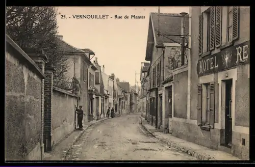 AK Vernouillet, Rue de Mantes avec l`Hôtel