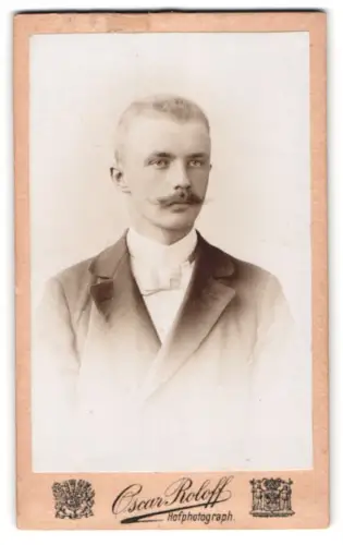 Fotografie Oscar Roloff, Berlin, Jerusalemerstr. 59, Porträt des Studenten P. Magnus, Berlin 1897