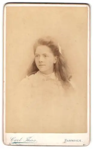 Fotografie Carl Thies, Hannover, Höltystrasse 13, Porträt einer jungen Frau