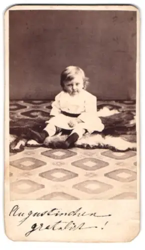 Fotografie F. Schupp, Montabaur, Portrait des Kleinkindes Augustinchen