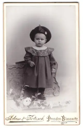 Fotografie Adam & Kotzsch, Dresden-Blasewitz, Schandauerstrasse 11, Portrait von Kind Erwin im Alter von 3 Jahren