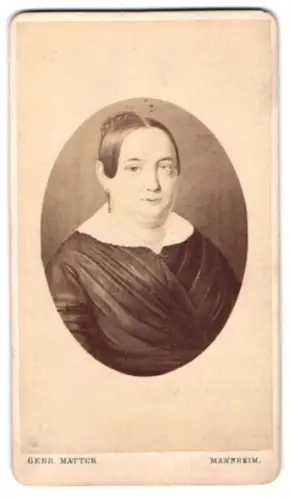 Fotografie Gebr. Matter, Mannheim, Heidelbergerstrasse 7, Porträt der Frau Johanna Christine Hagen