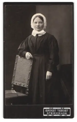 Fotografie Ernst Teriet, Sterkrade, Steinbrink 41, Frau mit Haube, Sterkrade 1908