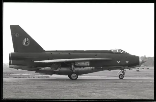 Fotografie Flugzeug English Electric Lightning, Jasta Kampfjet - Düsenjäger mit Staffelabzeichen