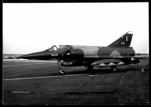 Fotografie Flugzeug Dassault Mirage 5BA, Jasta Kampfjet - Abfangjäger in Tarnlackierung BA28