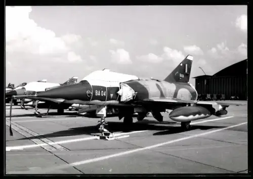 Fotografie Flugzeug Dassault Mirage IIIE, Kampfjet - Abfangjäger in Tarnlackierung