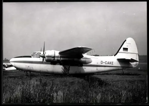 Fotografie Flugzeug Zweimotoriger Schulterdecker Kennung D-CAKE