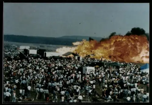 Archiv-Fotografie Ansicht Ramstein, Explosion eines abgestürzten Kampfjet's während einer Flugshow