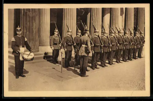 AK Berlin, Ablösung der Wache, Kommando Stillgestanden und Gewehr über