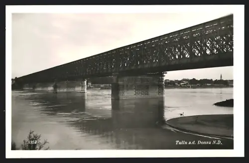 AK Tulln a. d. Donau, Donaubrücke mit Uferpartie