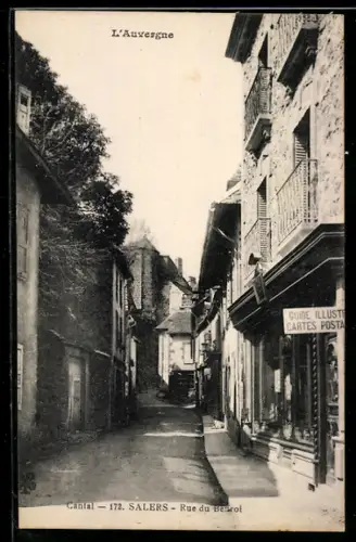 AK Salers /Cantal, Rue du Beffroi, Magasin de cartes postales