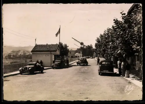 AK Hendaye /Basses-Pyrénées, Frontière Franco-Espagnole, au fond, Irun
