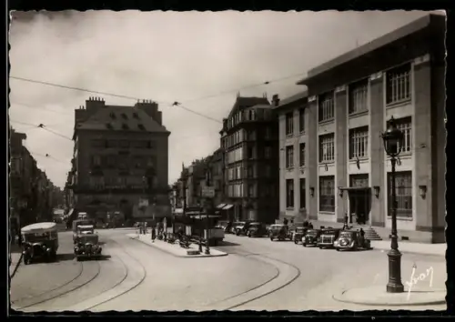 AK Brest /Finistère, Place Anatole-France et l`hôtel des postes