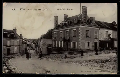 AK Pleumartin /Vienne, Hôtel des Postes et Café