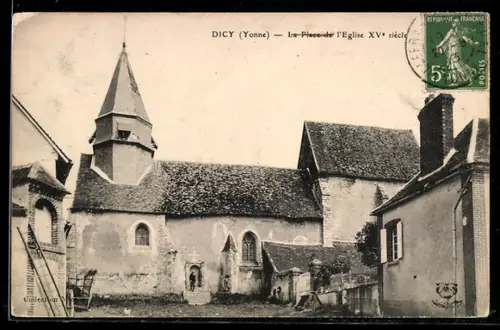 AK Dicy, La Place de l`Eglise XVe siècle