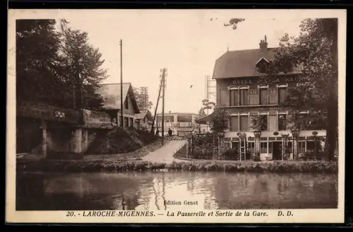 AK Laroche-Migennes, La Passerelle et Sortie de la Gare, Hôtel de la Réunion