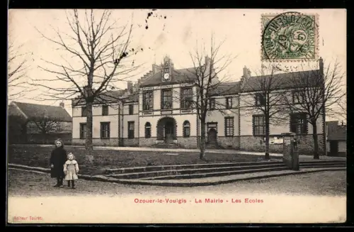 AK Ozouer-le-Voulgis, La Mairie, Les Ecoles