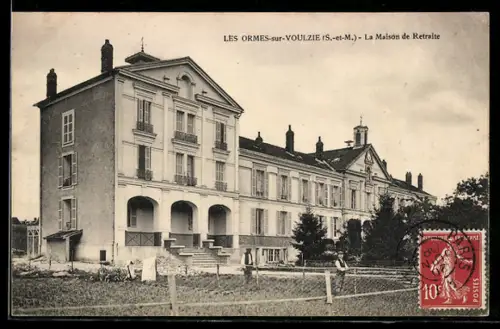 AK Les Ormes-sur-Voulzie, La Maison de Retraite