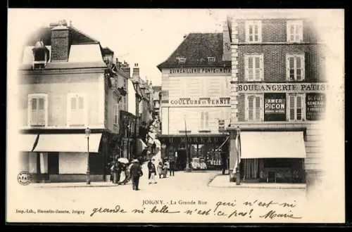 AK Joigny, La Grande Rue avec boutiques et passants