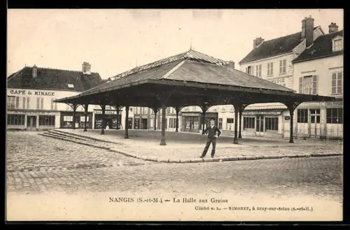 AK Nangis, La Halle aux Grains