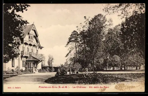 AK Presles-en-Brie, Le Château, Un coin du Parc