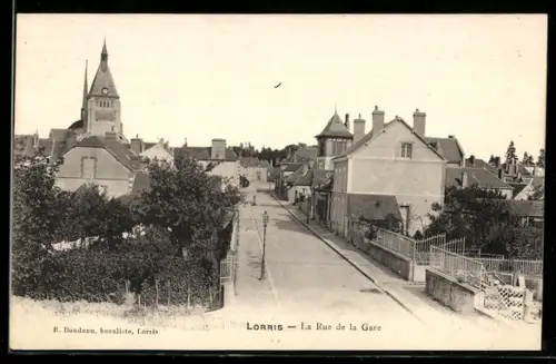 AK Lorris, La Rue de la Gare, Strassenpartie
