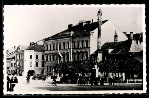 Foto-AK Eichstätt, Marktstrasse mit Denkmal