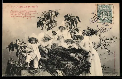 AK Pierrot und Pierrette kümmern sich um ihre Kinder im Nest, Harlekin