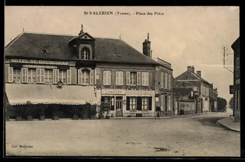 AK Saint-Valérien, Place de Fetes, Hotel de Bourgogne