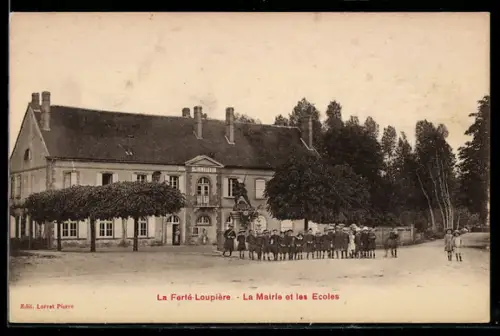 AK La Ferté-Loupière, La Mairie et les Écoles