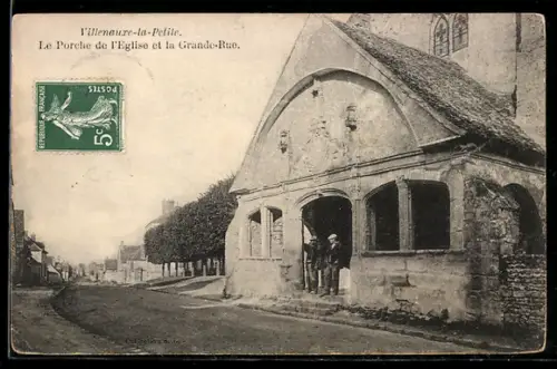 AK Villenauxe-la-Petite, Le Porche de l`Eglise et la Grande-Rue