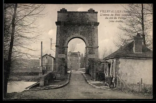 AK Villevallier /Yonne, L`entrée du Pont Suspendu du côté du Village, rive droite