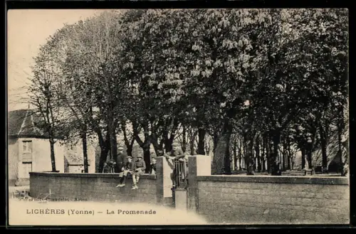 AK Lichères, La Promenade, Ortspartie