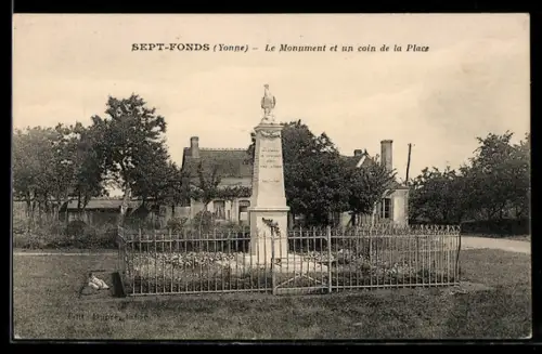 AK Sept-Fonds, Le Monument et un coin de la Place