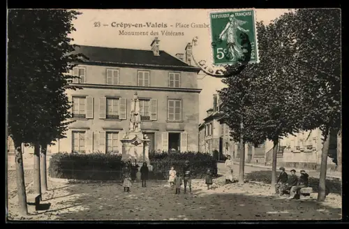 AK Crépy-en-Valois, Place Gambetta, Monument des Vétérans