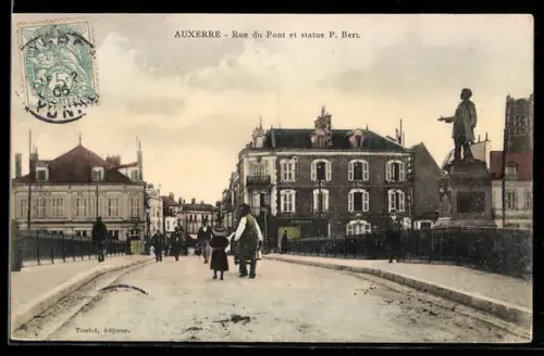 AK Auxerre, Rue du Pont et statue P. Bert