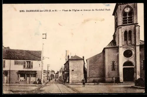 AK Dammarie-les-Lys, Place de l`Eglise et Avenue du Maréchal Foch