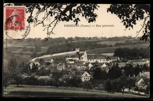 AK Vaudeurs, Totalansicht mit Kirche, Häuser und Landschaft