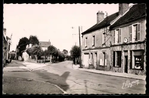 AK Villeneuve-la-Guyard, Avenue de la Gare, petit Boutique