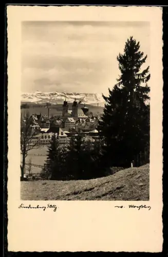 AK Lindenberg / i. Allgäu, Ortsansicht mit Blick auf Gebirgszug