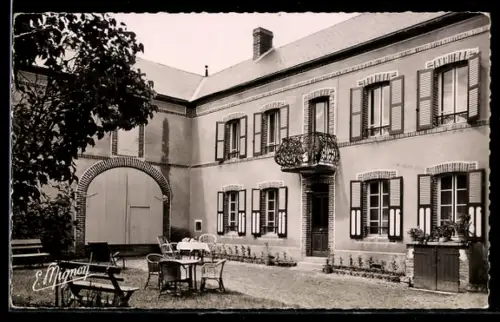 AK Thèmes, Villa Armonne, Hofpartie