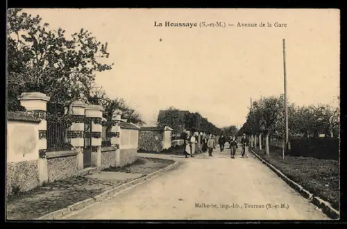 AK La Houssaye, Avenue de la Gare