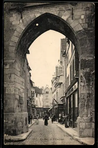 AK Auxerre, La Rue de l'Horloge