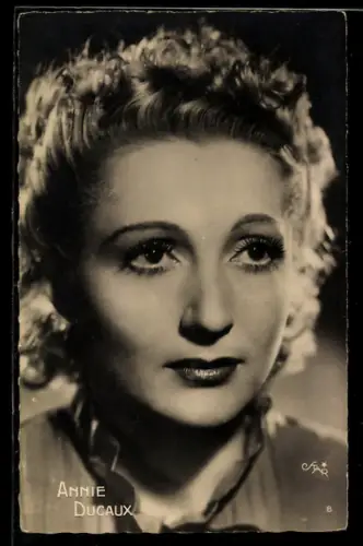 AK Schauspielerin Annie Ducaux mit Locken
