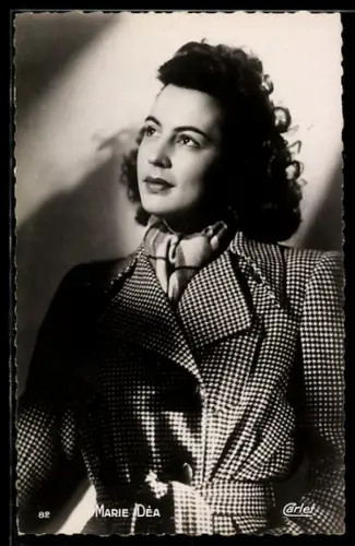 AK Schauspieler Marie Dèa mit verliebtem Blick in die Ferne